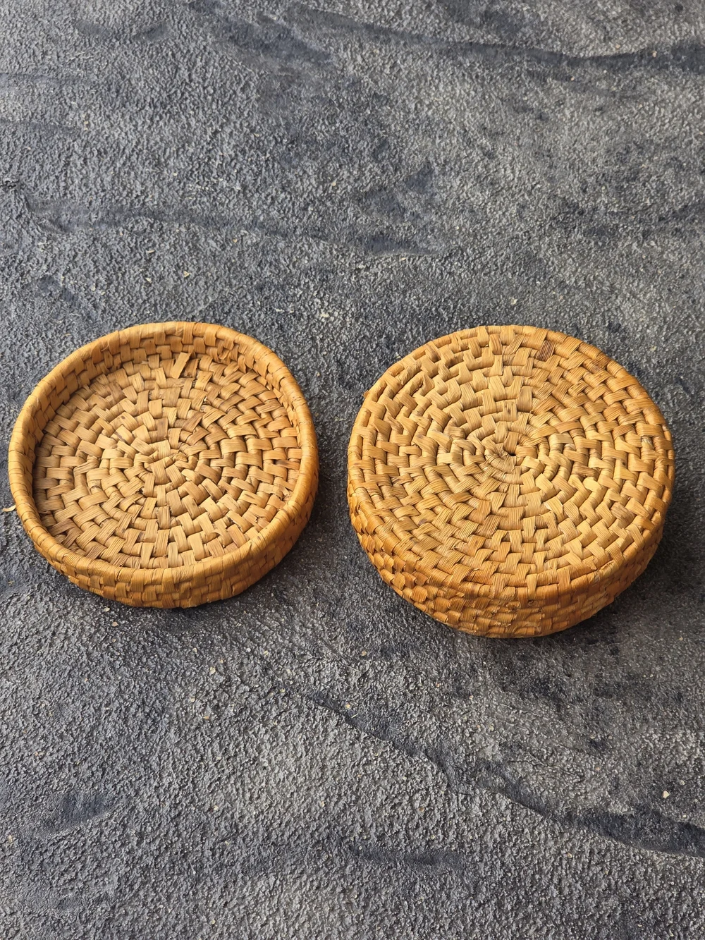 Vintage Natural Tan Woven Rattan Round Storage Basket with Lid